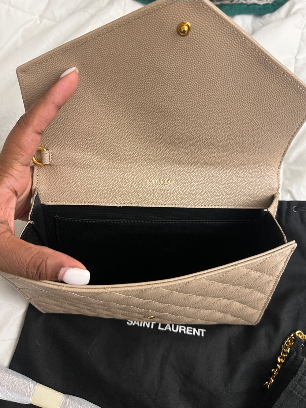 Saint Laurent ENVELOPE FLAP POUCH IN MIX MATELASSÉ GRAIN DE POUDRE LEATHER - Picture 4 of 6
